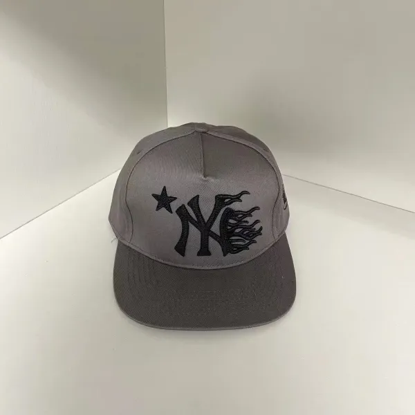 Design Celestial Moon Beanie Black with Rhinestone Stars Hats - 42