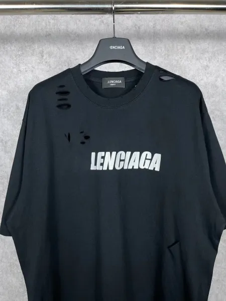 Design Eenciaga Distressed Logo Tee Beige T-Shirt T-Shirts - 4