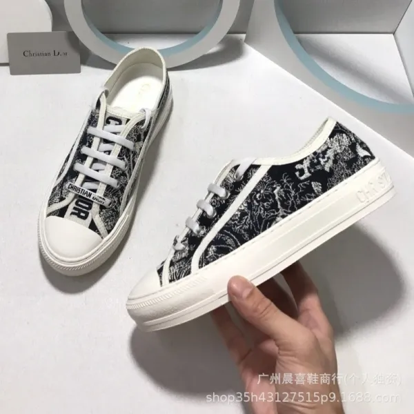 Dior B23 Low-Top Sneakers Black and White Floral Print Canvas Sneakers - 1