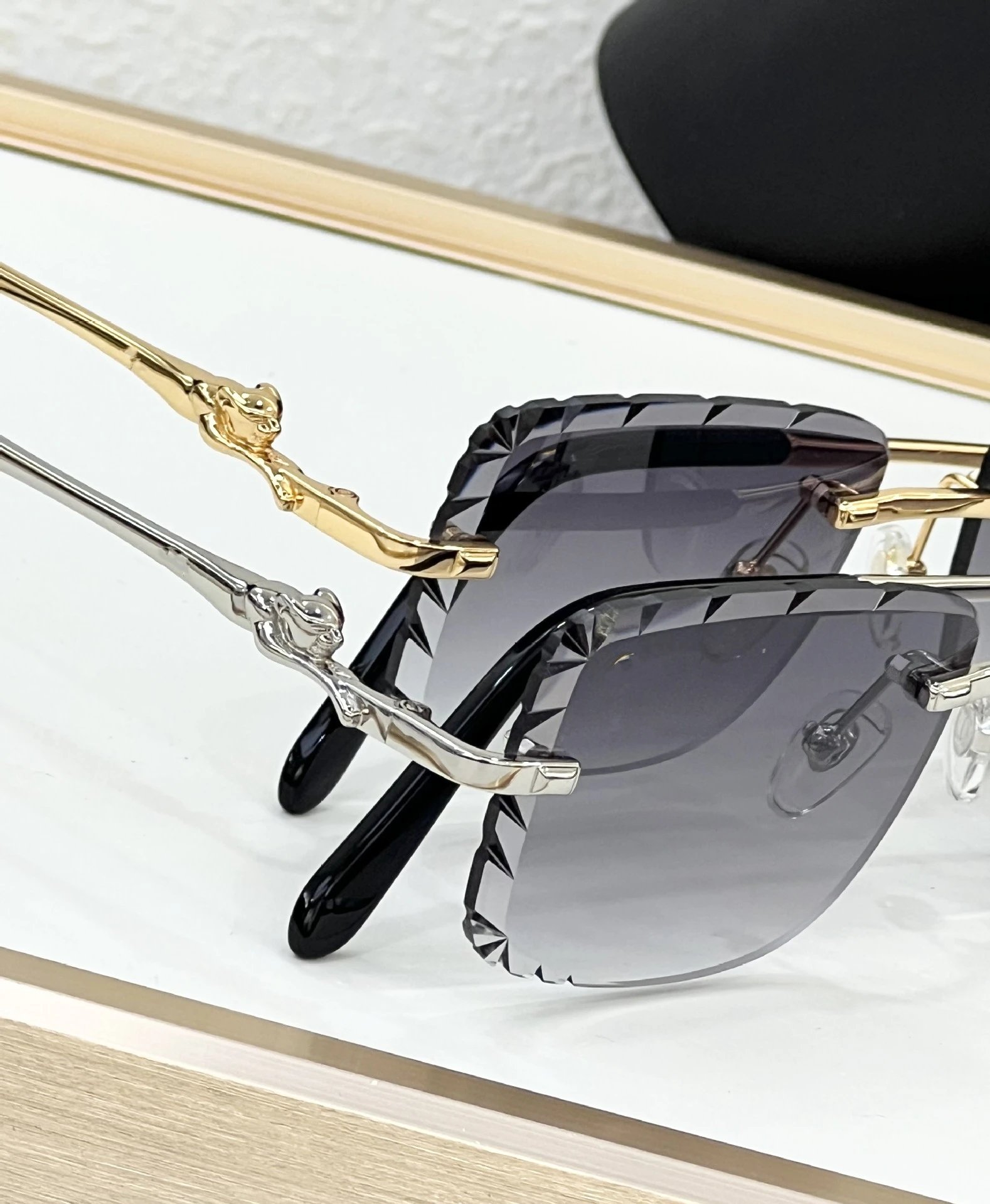 Design Rimless Sunglasses with Gold Panther Temples and Faceted Lens Edges Eyewear - 4