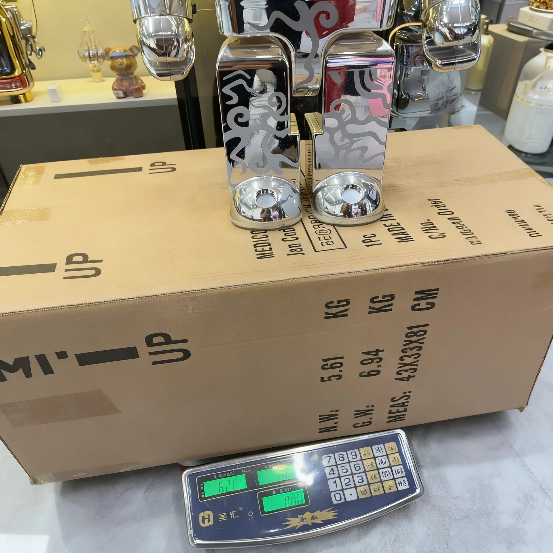 Medicom Toy Bearbrick Giraffe Print 1000% Collectible Figure Electronics - 33