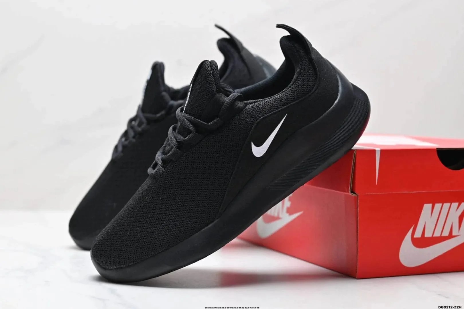 Nike Low-Top Mesh Running Sneakers — Breathable Black Upper, Cushioned Midsole 1