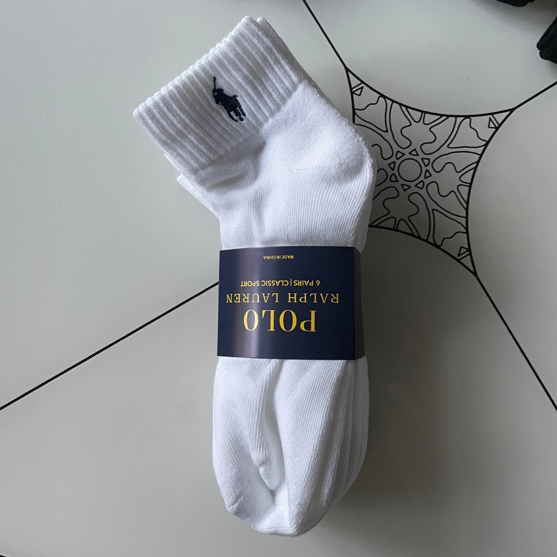 SIX PAIRS white center tube [towel bottom]