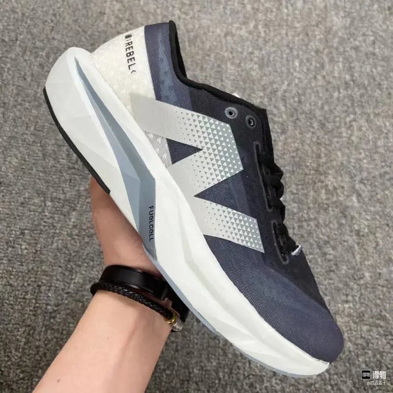 New Balance Sneakers FuelCell SC Trainer v5 platform running image 14