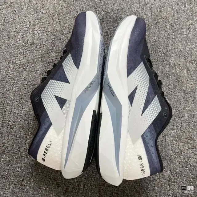 New Balance Sneakers FuelCell SC Trainer v5 platform running product detail image 2