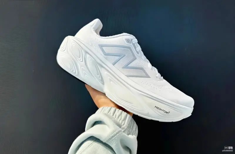 New Balance Sneakers FuelCell SC Trainer v5 platform running image 6