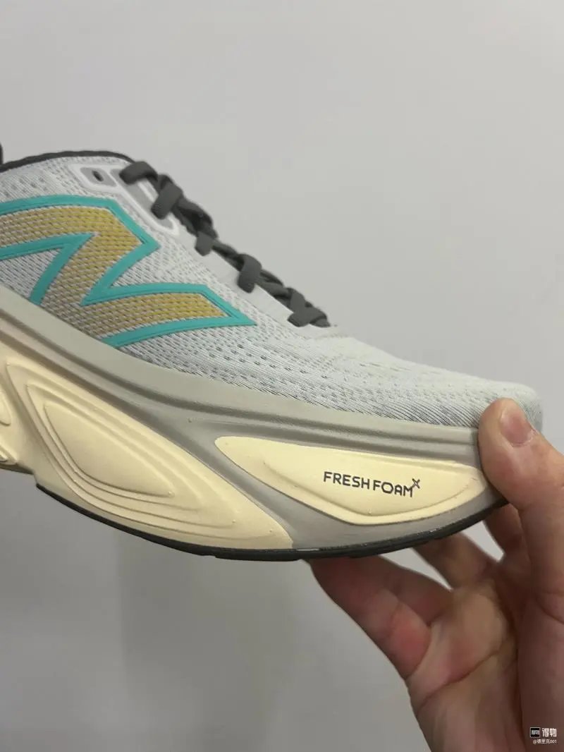 New Balance Sneakers FuelCell SC Trainer v5 platform running image 12