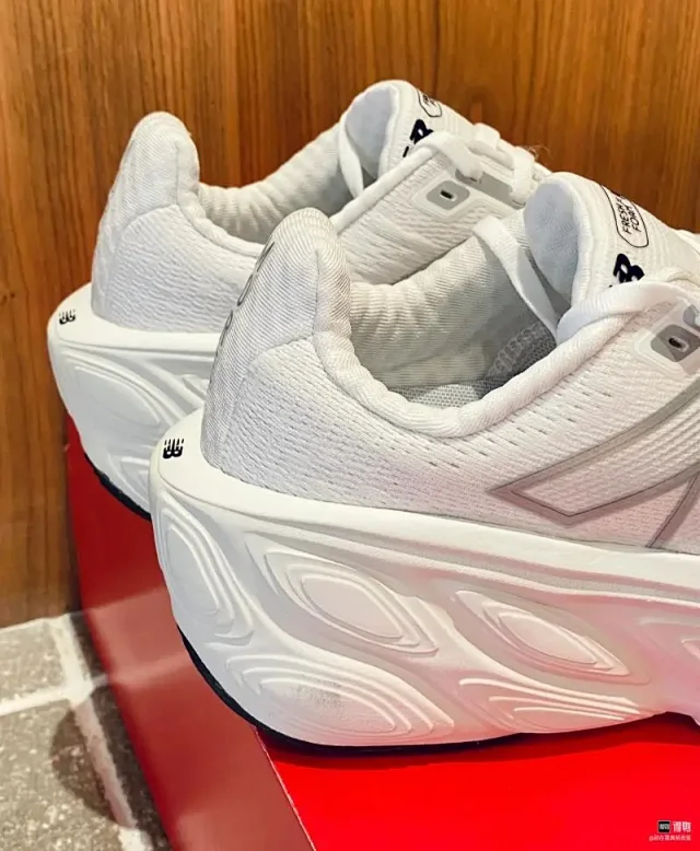 New Balance Sneakers FuelCell SC Trainer v5 platform running product detail image 5