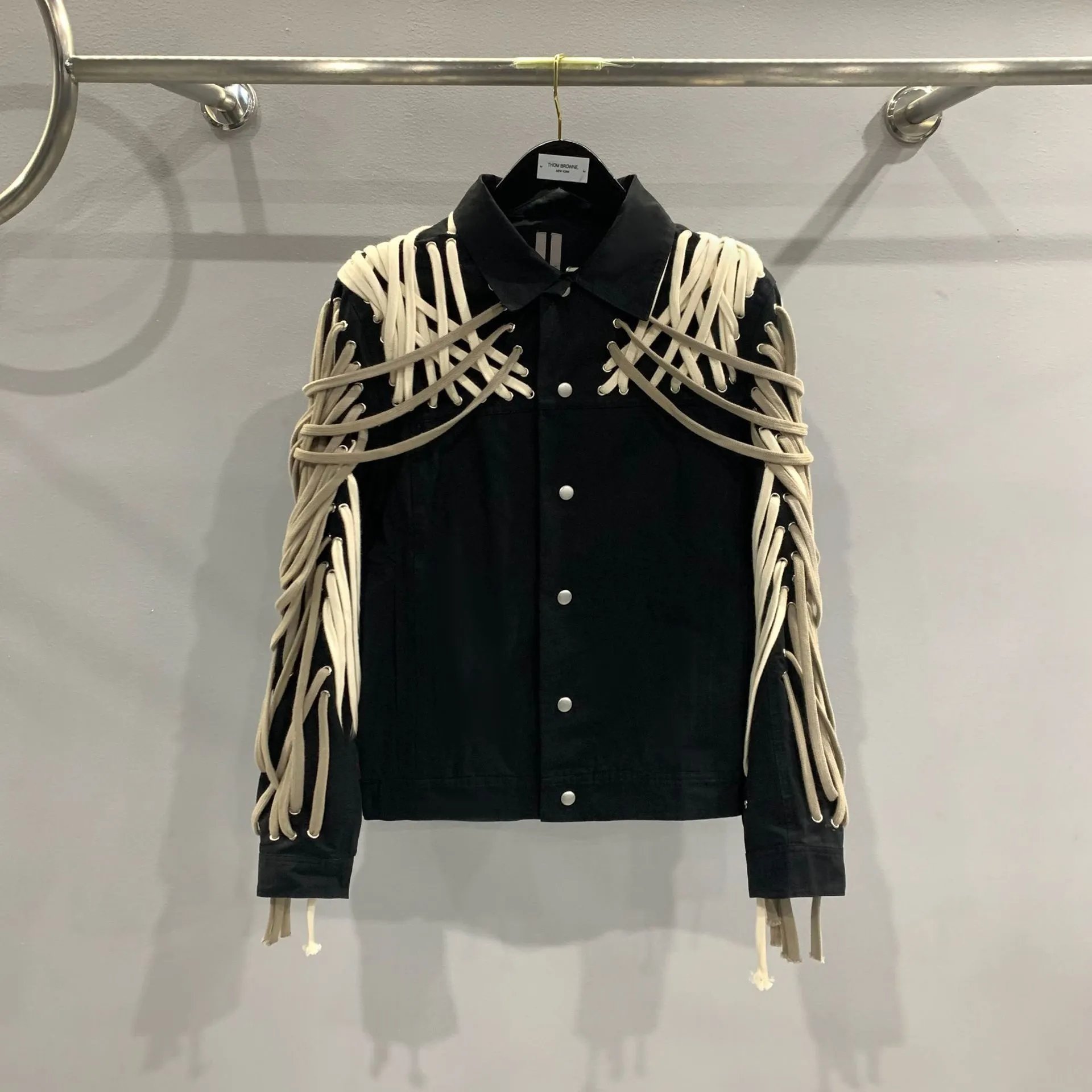 SUBHUMAN男款丨2020暗黑高街穿绳子外套男女夹克米白宽松休闲