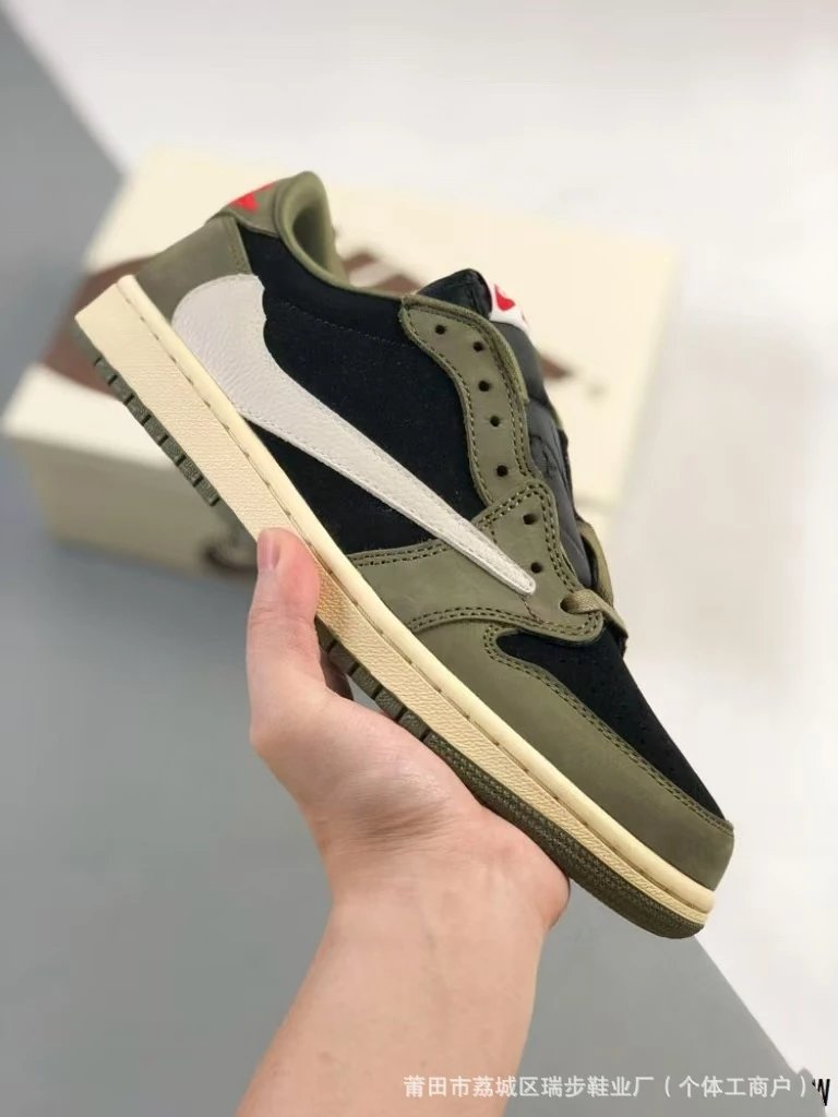 Travis Scott x Nike SB Dunk Low Black/White Sneakers - 8