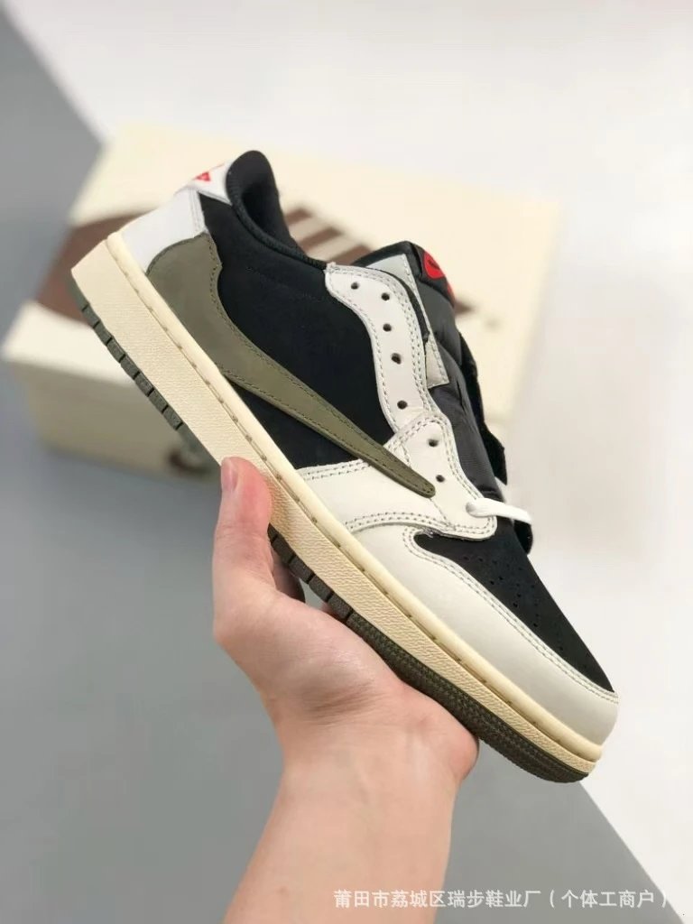 Travis Scott x Nike SB Dunk Low Black/White Sneakers - 9