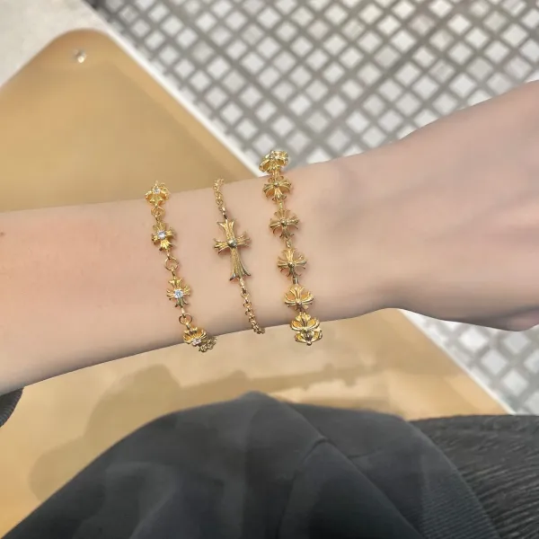 Gold-Tone Chunky Link Bracelet - 5