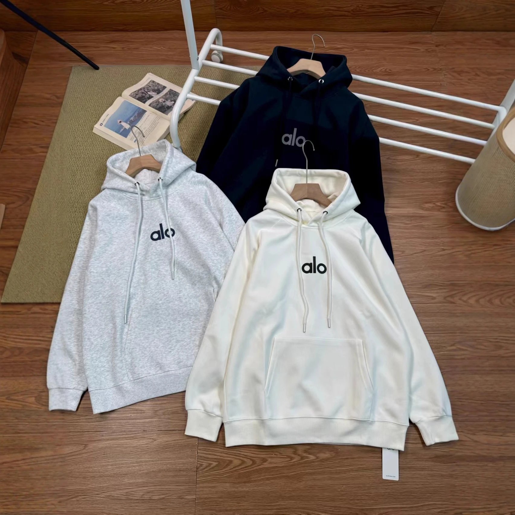 Alo Alo Hoodie [3 st