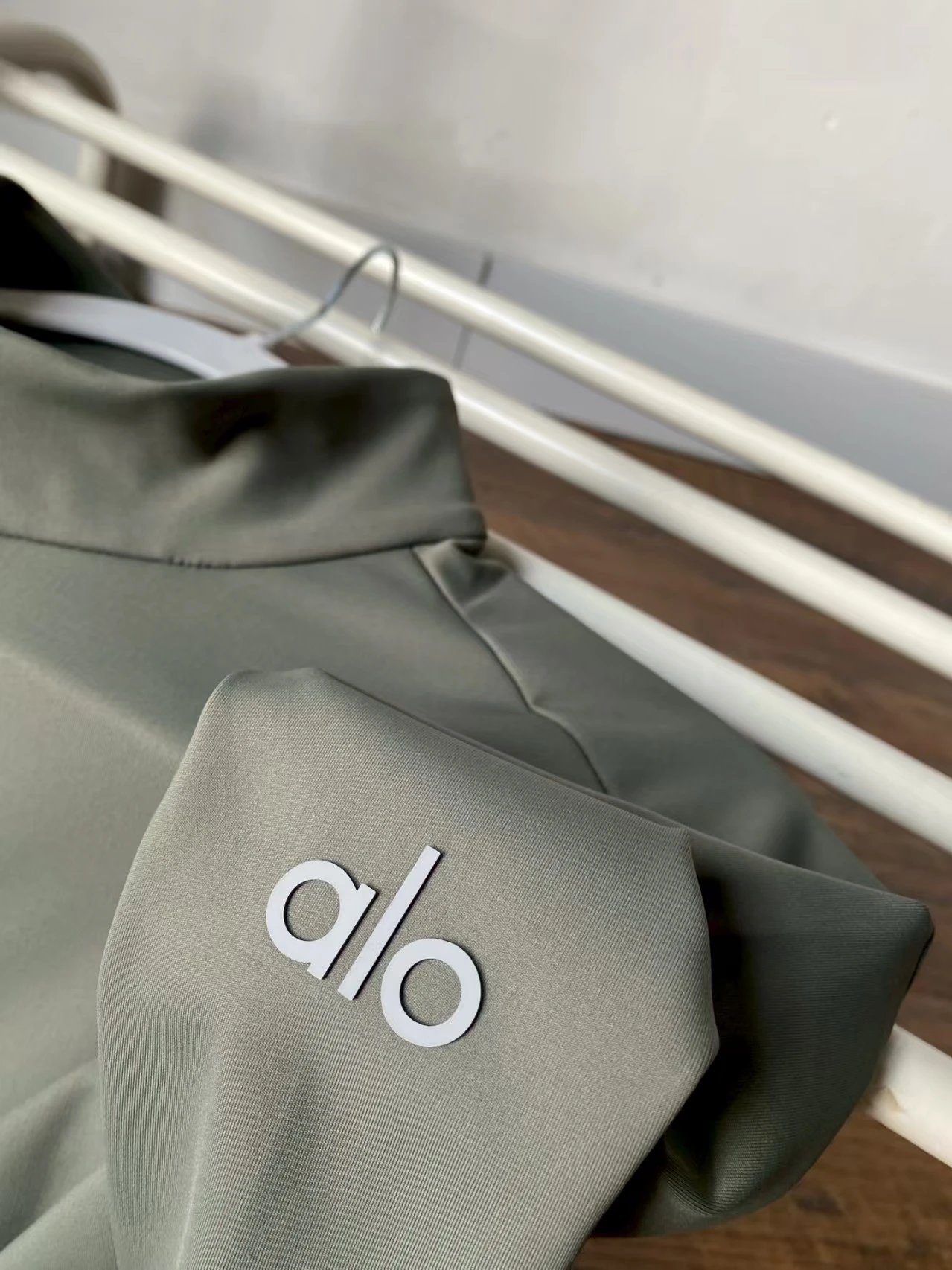 Alo Yoga Long Sleeve Performance Top Navy Blue Base-Layer - 12