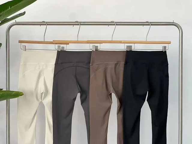 Alo Trousers High-waisted ankle-length leggings product detail image 22