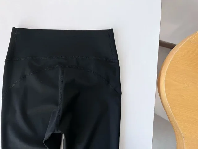Alo Trousers High-waisted ankle-length leggings product detail image 11
