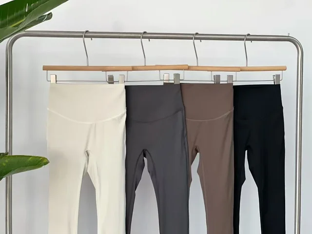 Alo Trousers High-waisted ankle-length leggings product detail image 18