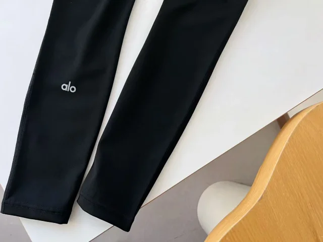 Alo Trousers High-waisted ankle-length leggings product detail image 13