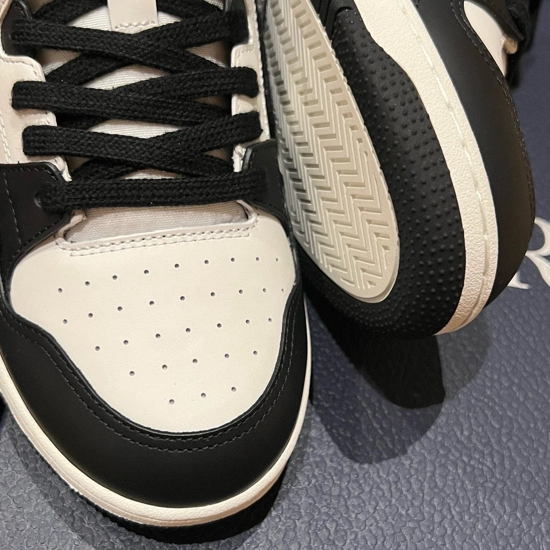 Dior B23 Low Navy and White Sneakers - 9