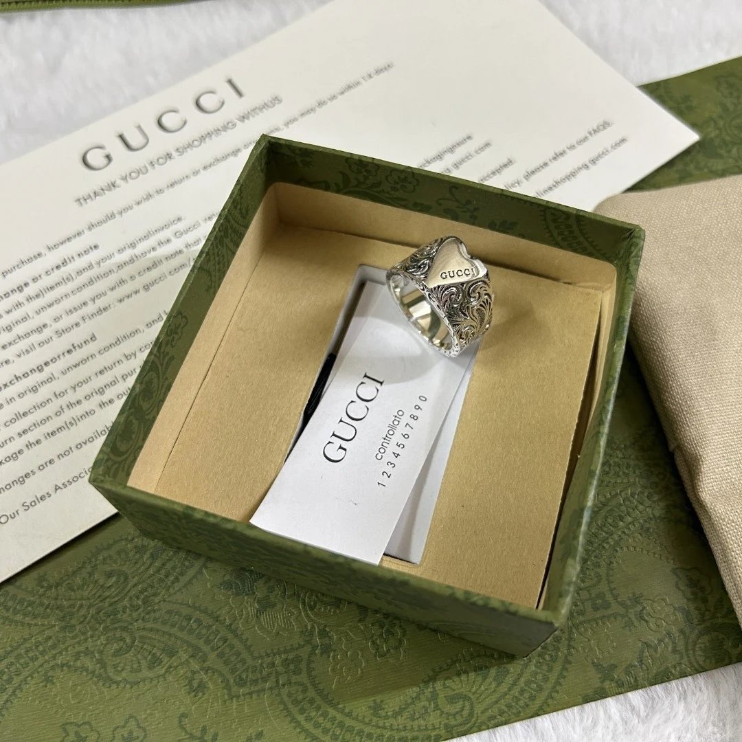 Gucci Heart Signet R