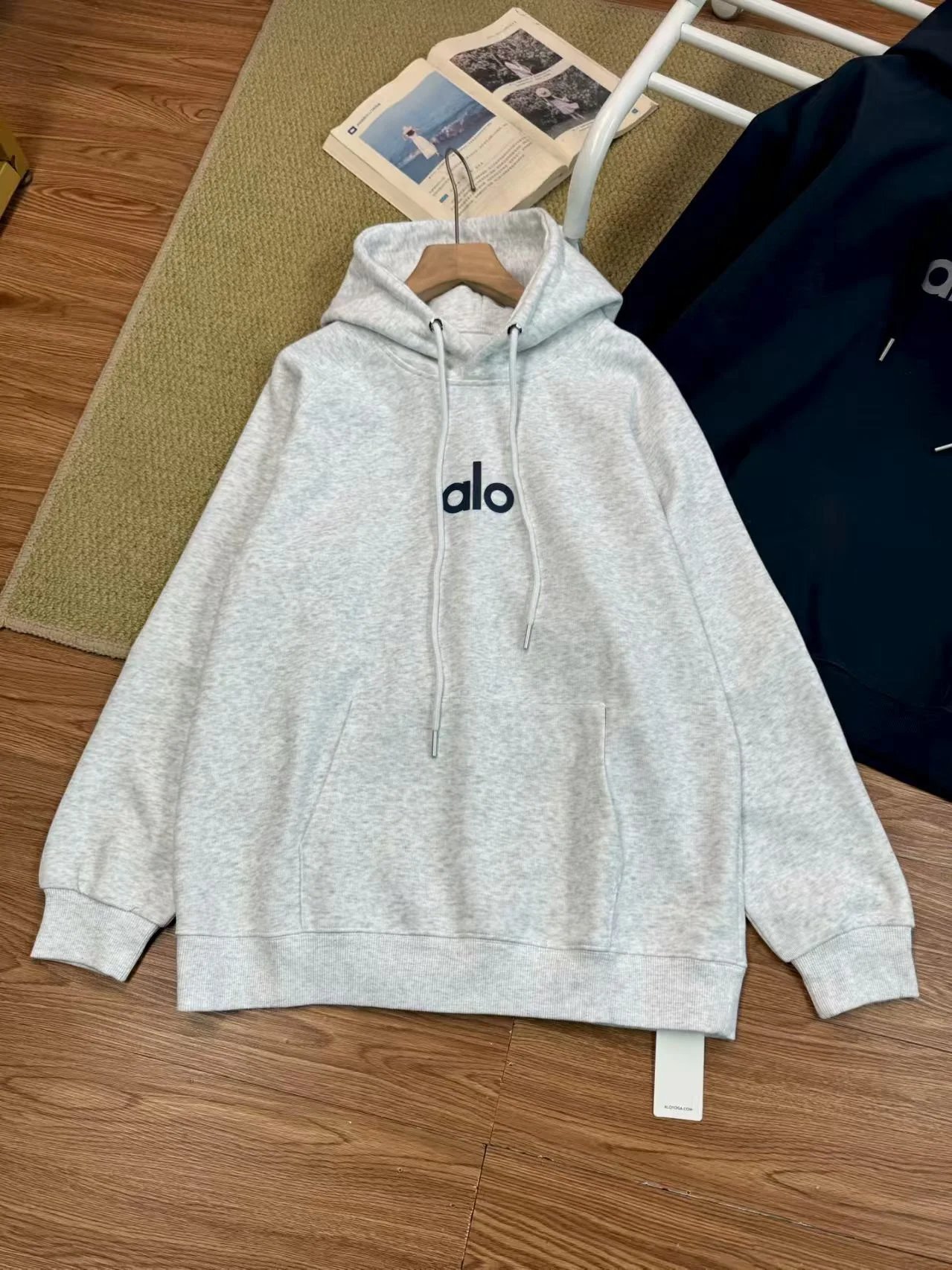 Alo Yoga Classic Logo Hoodie White - 6