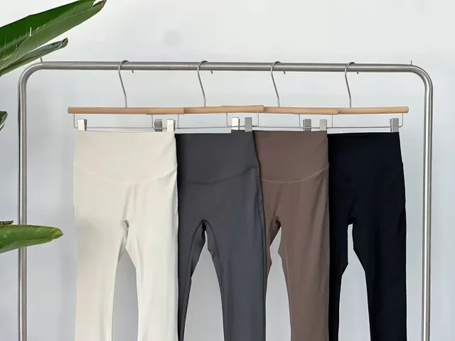 Alo Trousers High-waisted ankle-length leggings product detail image 19