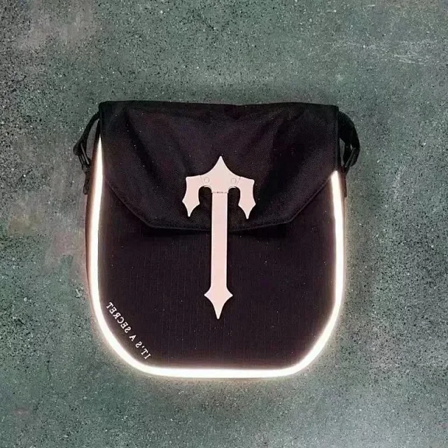Trapstar Crossbody Bags Flap Bag with Irongate T Buckle product detail image 9