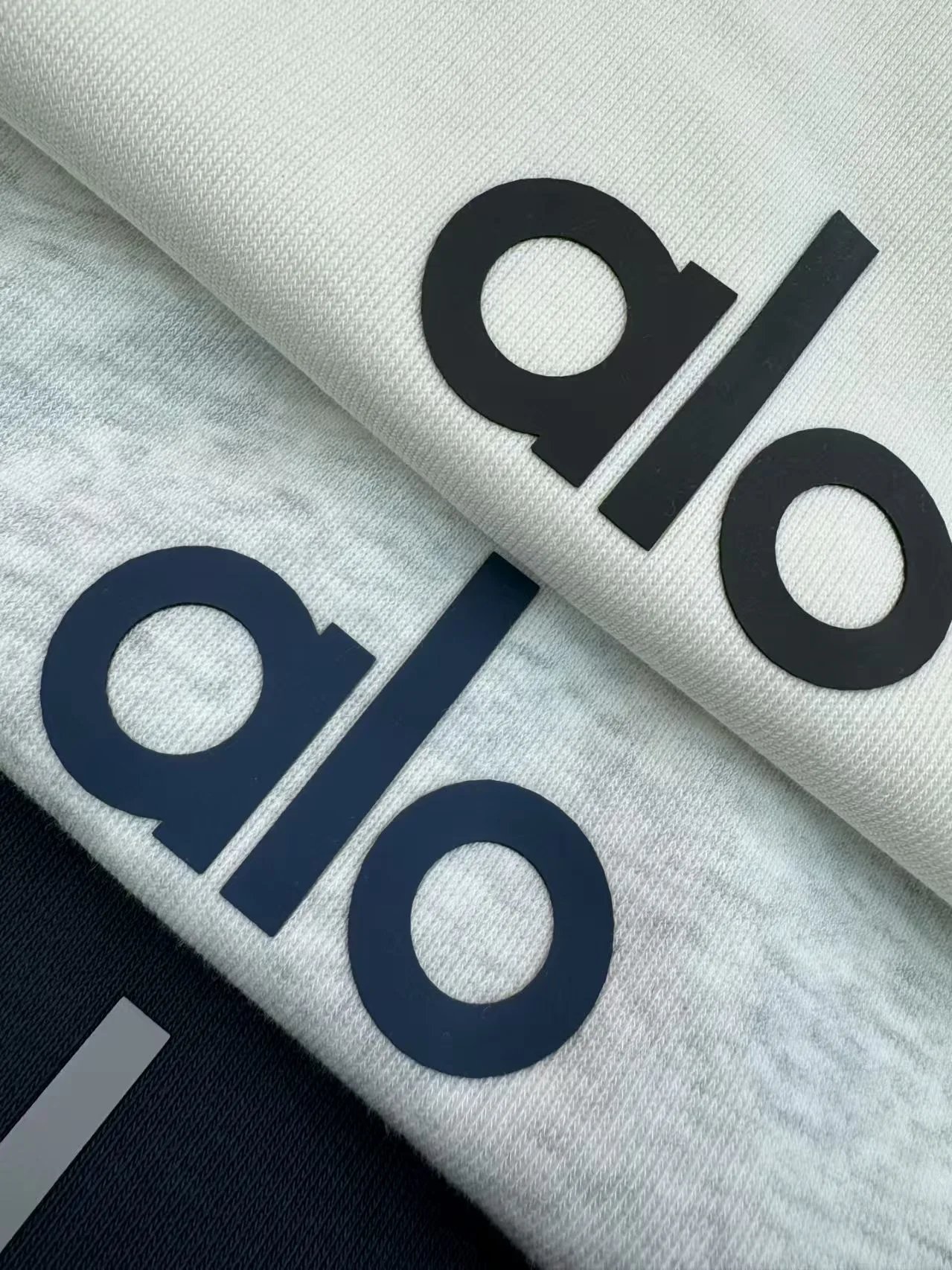 Alo Yoga Classic Logo Hoodie White - 10