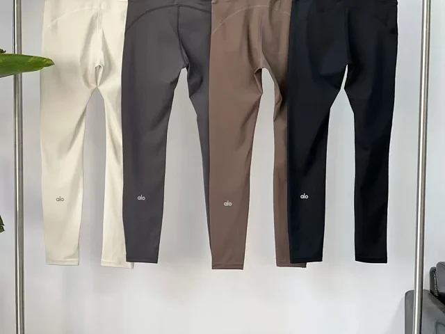 Alo Trousers High-waisted ankle-length leggings product detail image 23