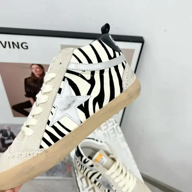 Golden Goose Sneakers High-top with star appliqué product detail image 1