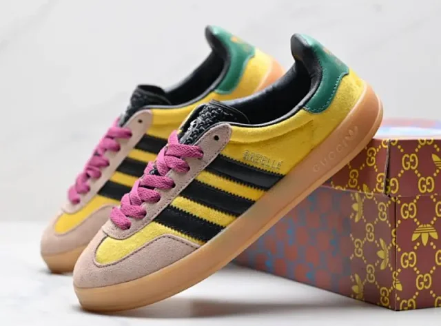 Adidas Sneakers Gazelle low-top with three stripes product detail image 1