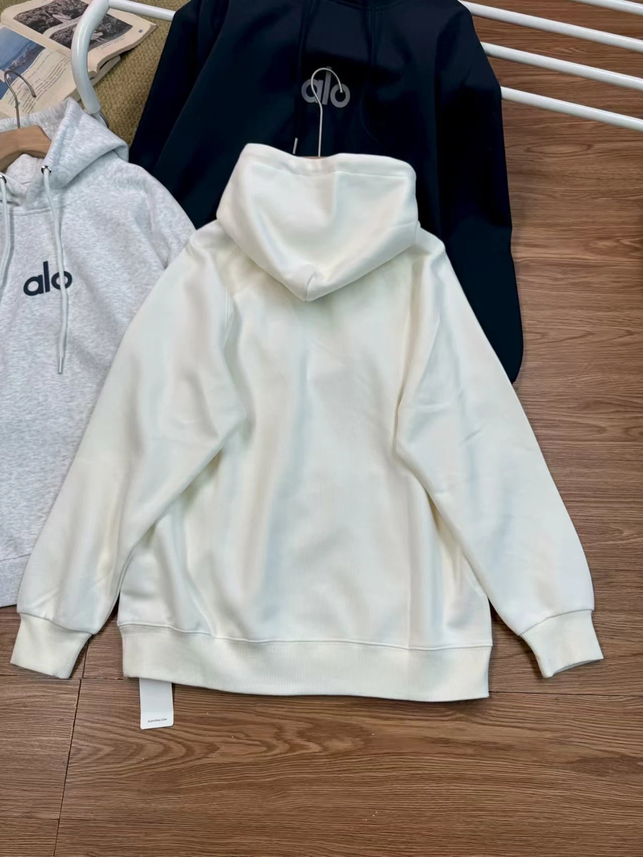 Alo Yoga Classic Logo Hoodie White - 19