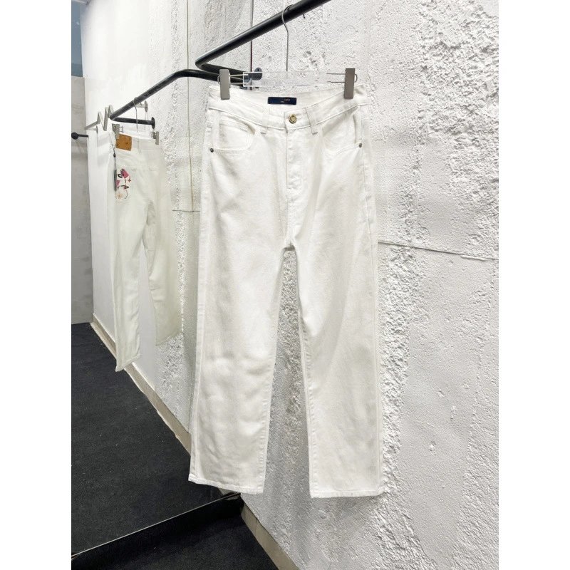 H856 White