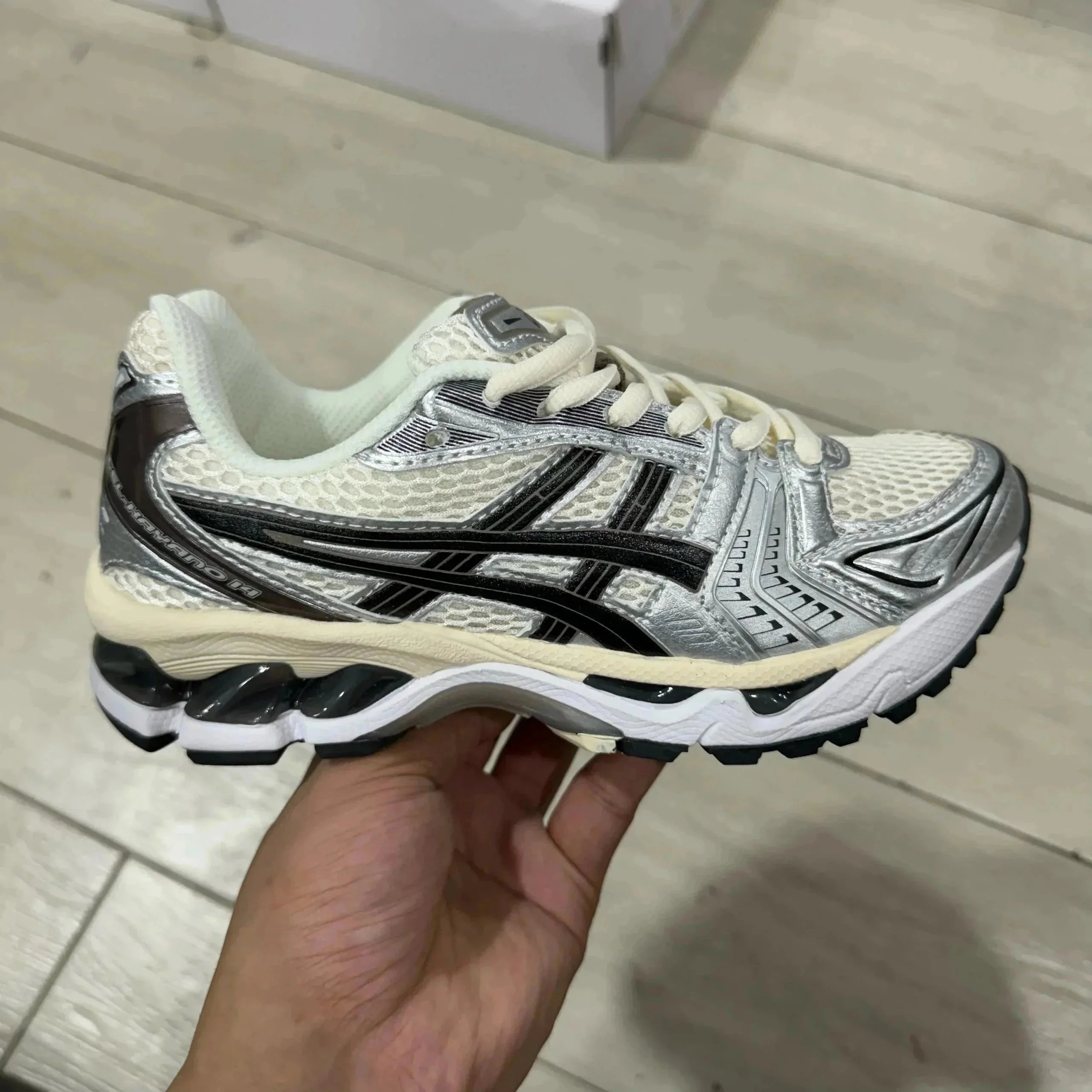 Black/White/Silver A019-108