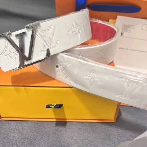 Louis Vuitton LV Initiales Belt White Leather - 1