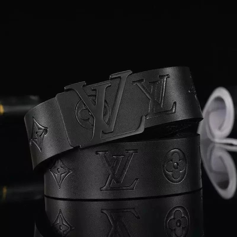 Embossed black L black buckle