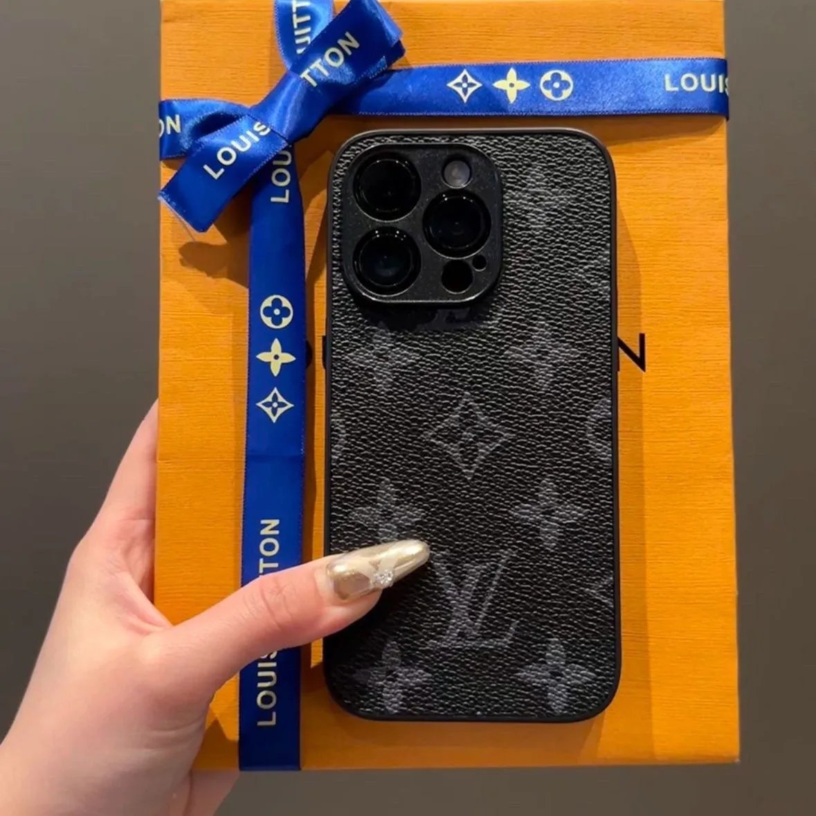 【High-End Aesthetic】Trendy Brand Leather Chanel-Style iPhone 16 Case for iPhone 14 Pro Max, New iPhone 13 & 12 for Women