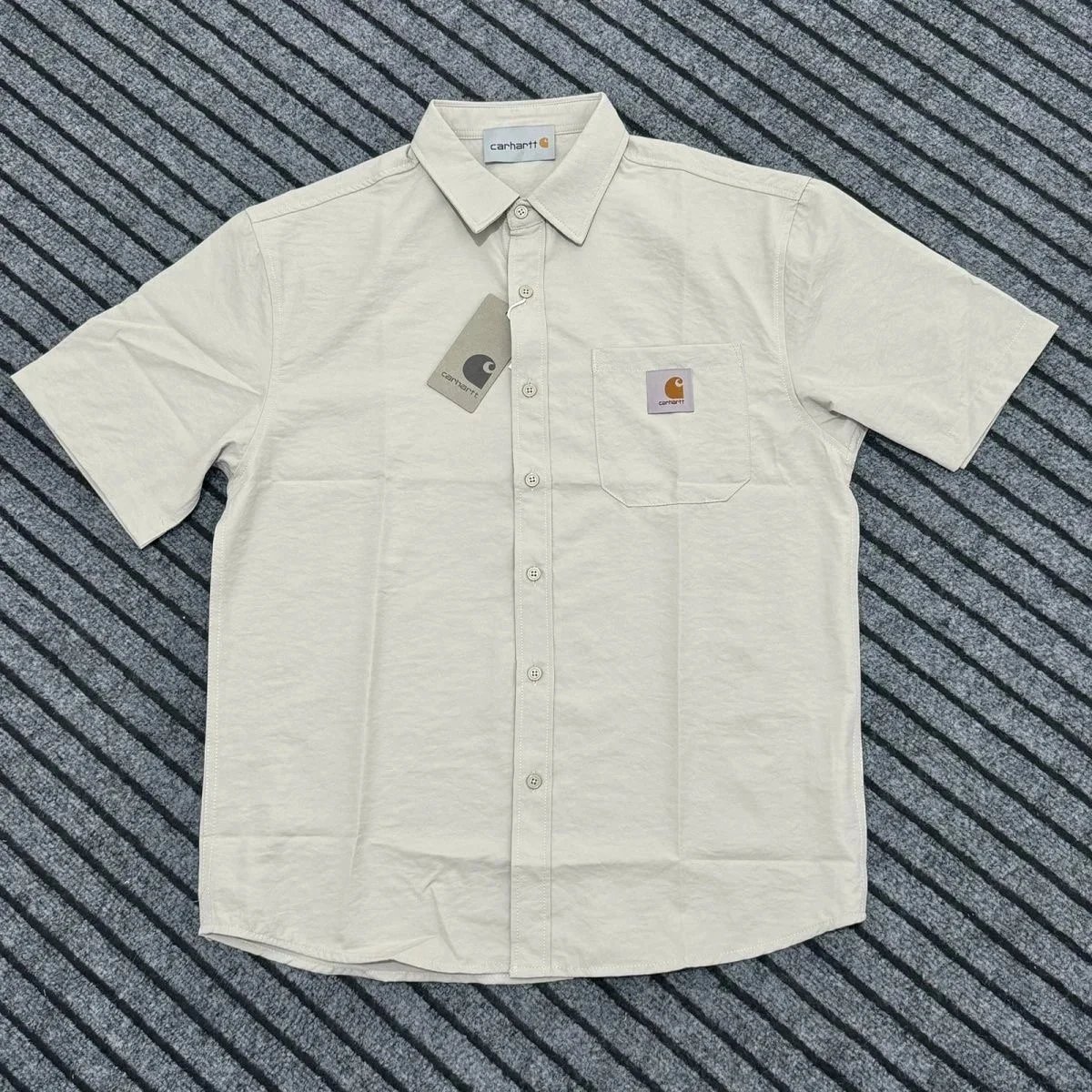 Carhartt Shirts Short-sleeve button-up work shirt with chest pocket image 9