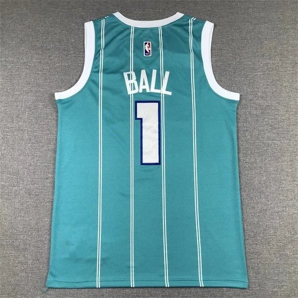 Mitchell & Ness Charlotte Hornets 1992-93 Larry Johnson Throwback Jersey Purple - 10