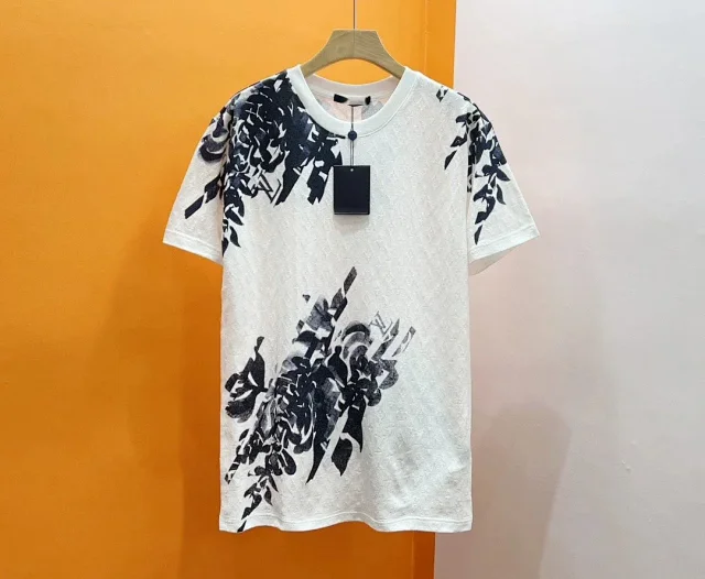Louis Vuitton T-Shirts Short-Sleeve Graphic Crewneck product detail image 5