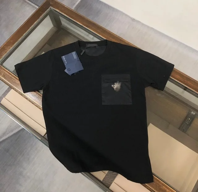 Prada T-Shirts Short-Sleeve Logo Graphic T-Shirt product detail image 16