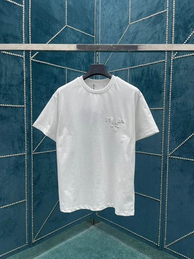 Prada T-Shirts Short-Sleeve Logo Graphic T-Shirt product detail image 19