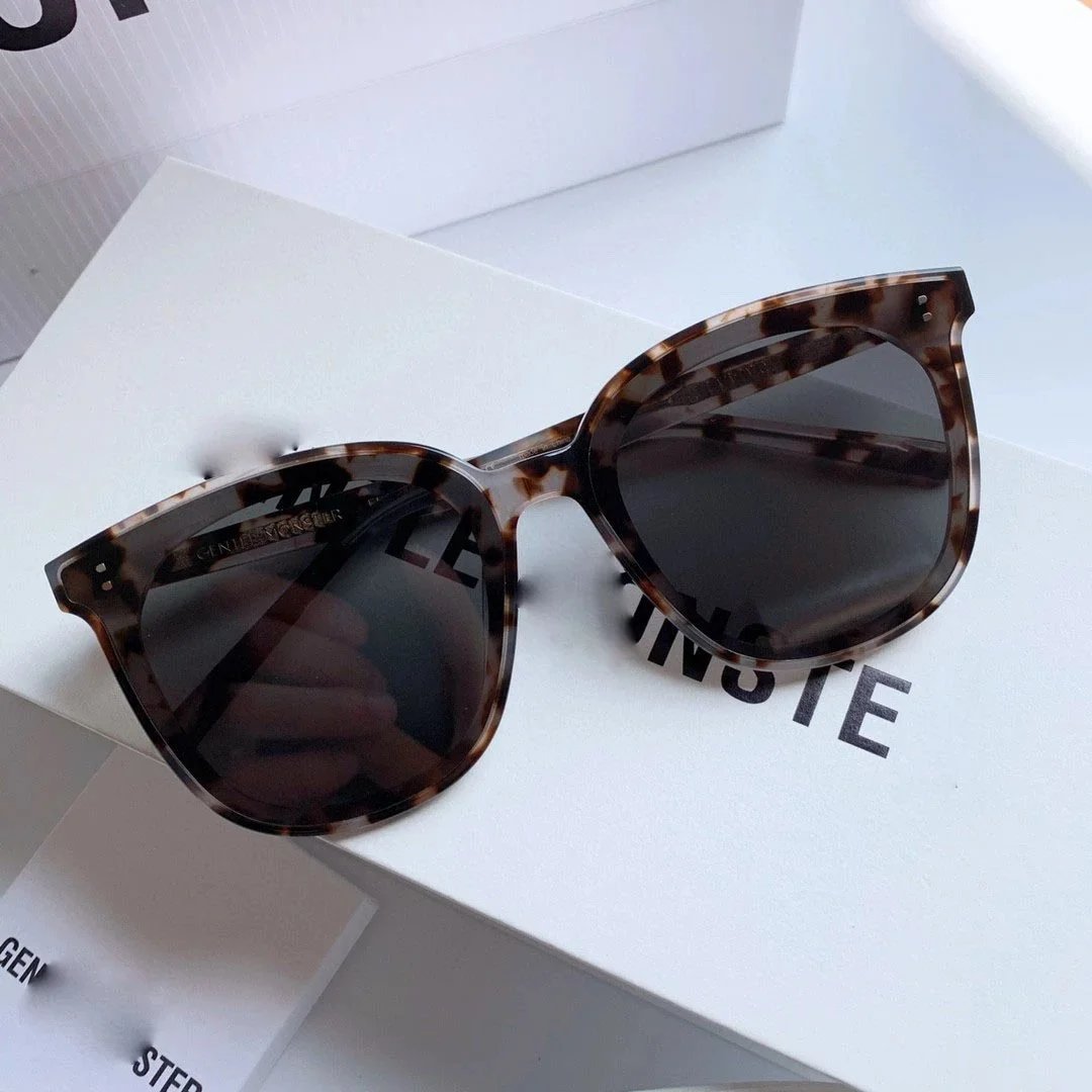 Design Gentle Monster Sunglasses Black Cat-Eye Frame with Gradient Lenses Sunglasses - 21