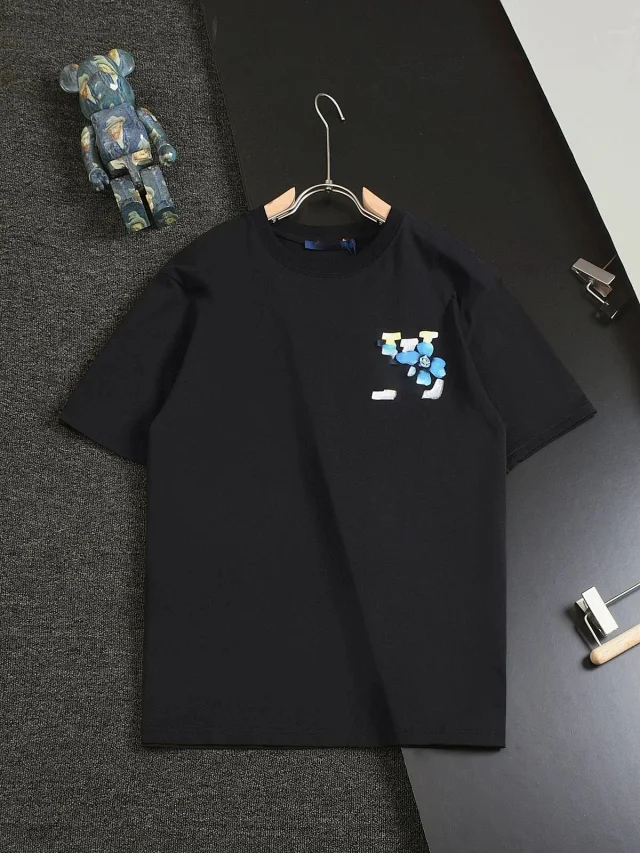 Louis Vuitton T-Shirts Short-Sleeve Graphic Crewneck product detail image 13