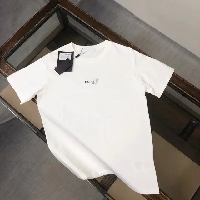 Prada T-Shirts Short-Sleeve Logo Graphic T-Shirt product detail image 12