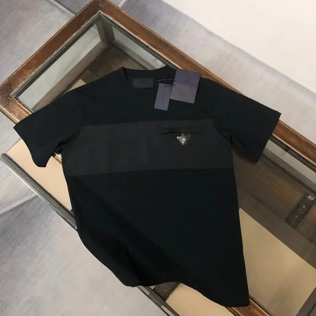 Prada T-Shirts Short-Sleeve Logo Graphic T-Shirt product detail image 5
