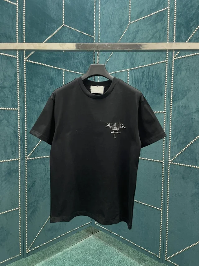 Prada T-Shirts Short-Sleeve Logo Graphic T-Shirt product detail image 18