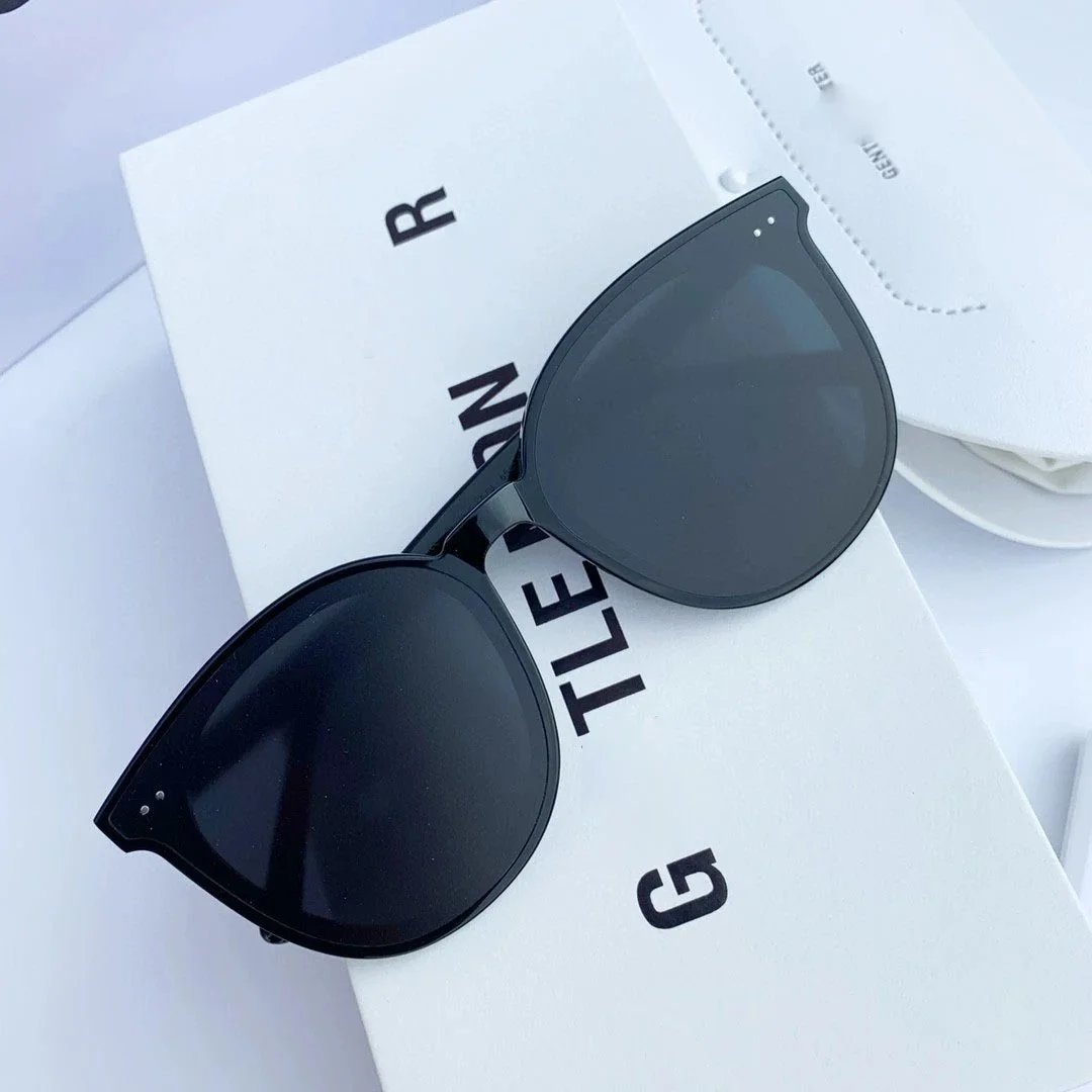 Design Gentle Monster Sunglasses Black Cat-Eye Frame with Gradient Lenses Sunglasses - 2