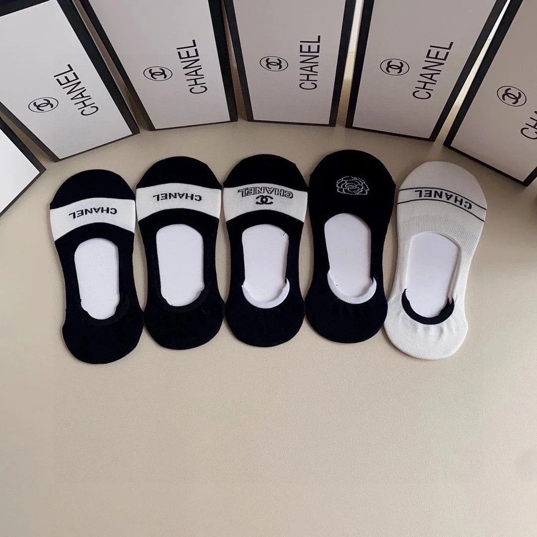 Chanel Logo Grid Ankle Socks in Navy and White - 15