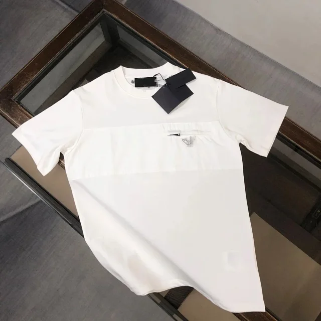 Prada T-Shirts Short-Sleeve Logo Graphic T-Shirt product detail image 4